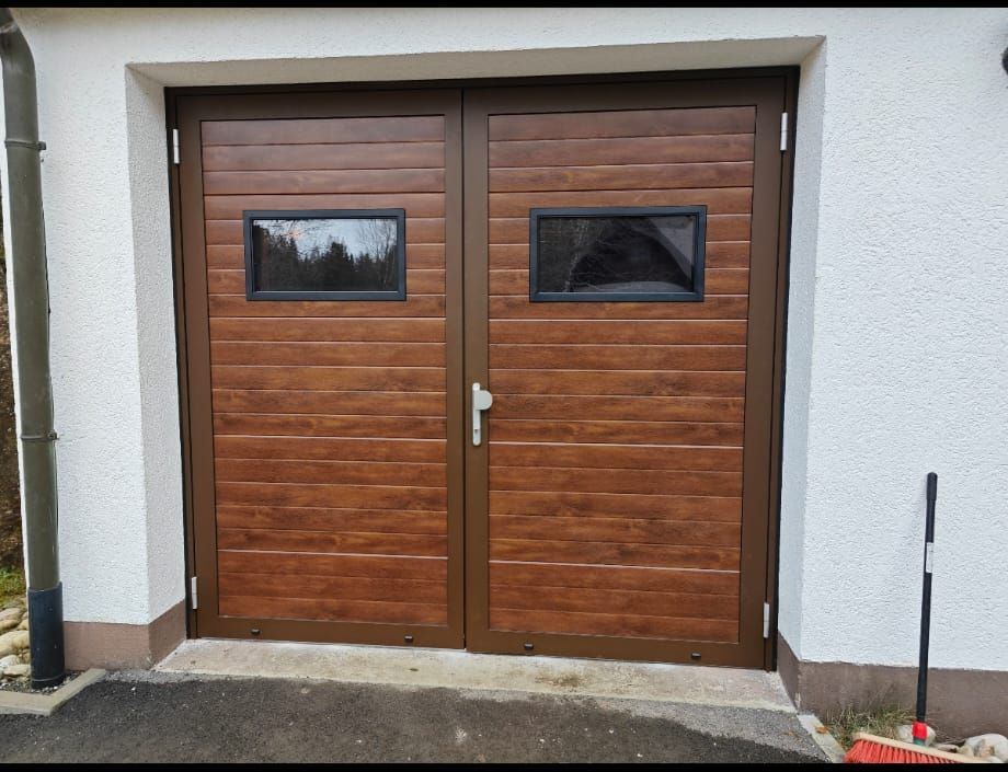 Fluegeltor holzoptik mit fenstern – Bauelemente Güntert