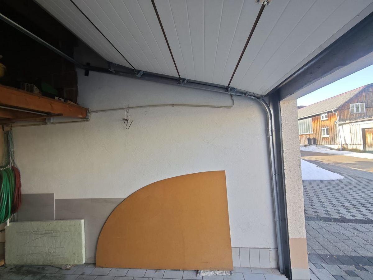 Garage innenansicht torantrieb laufschiene – Bauelemente Güntert