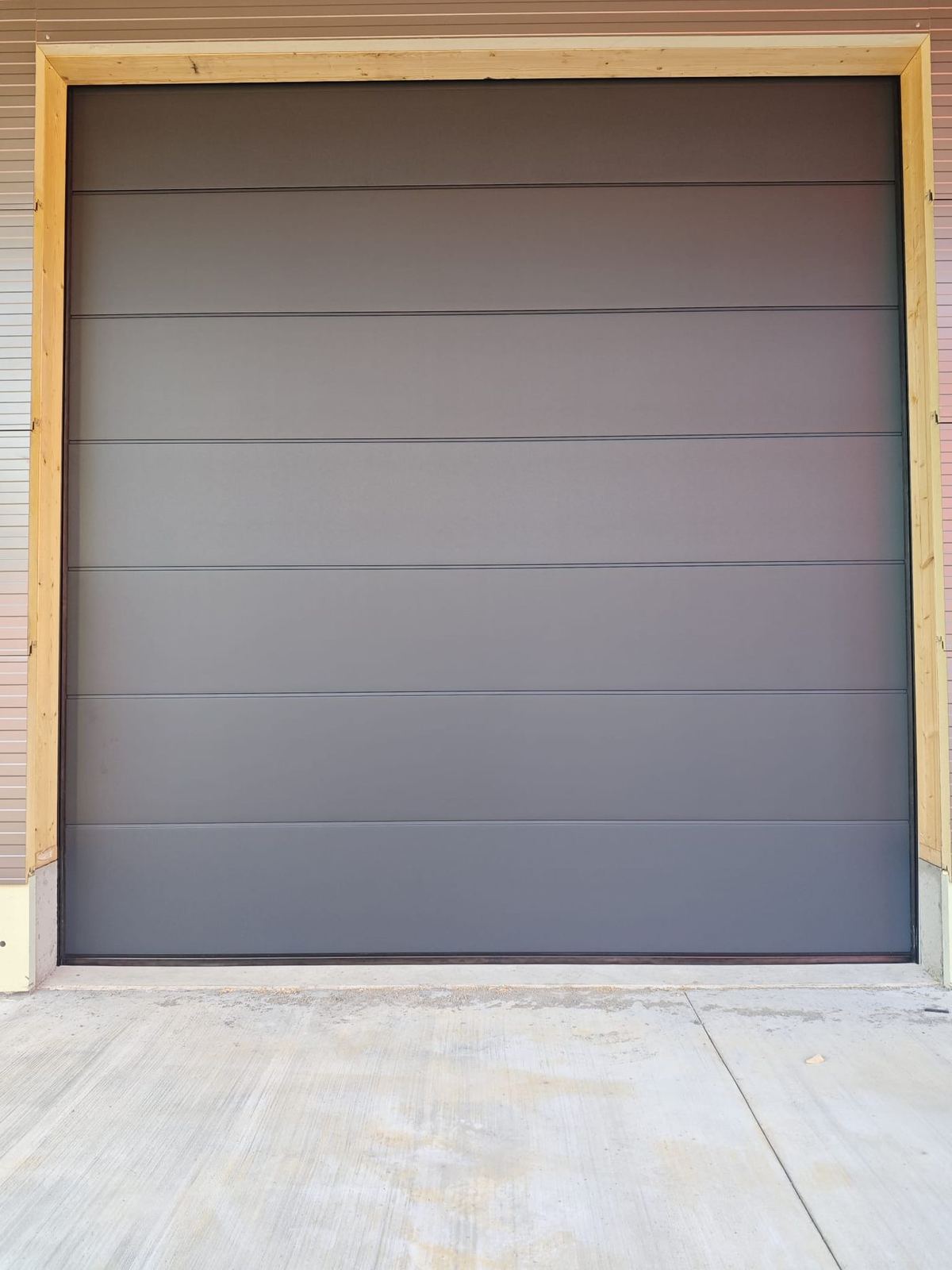 Sektionaltor anthrazit holzzarge carport – Bauelemente Güntert