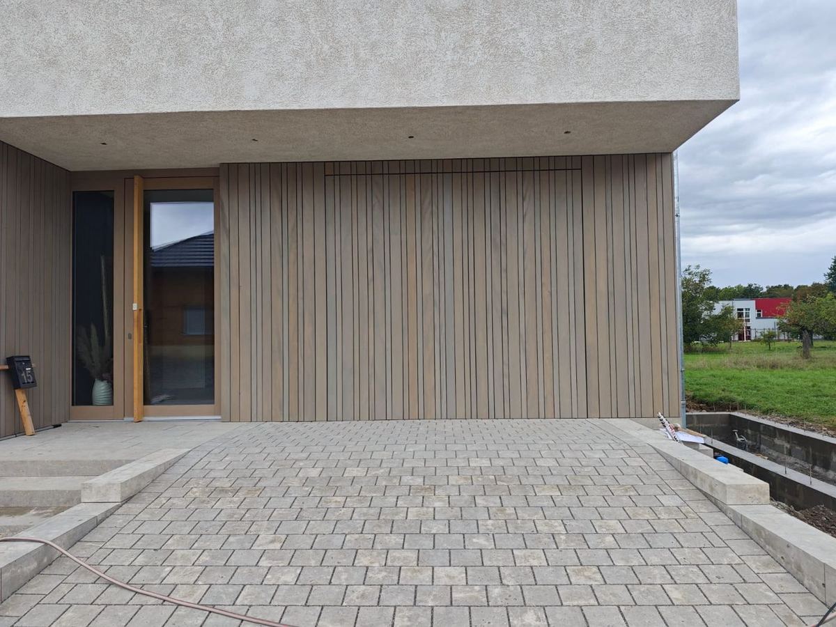 Sektionaltor holzoptik buendig holzfassade – Bauelemente Güntert