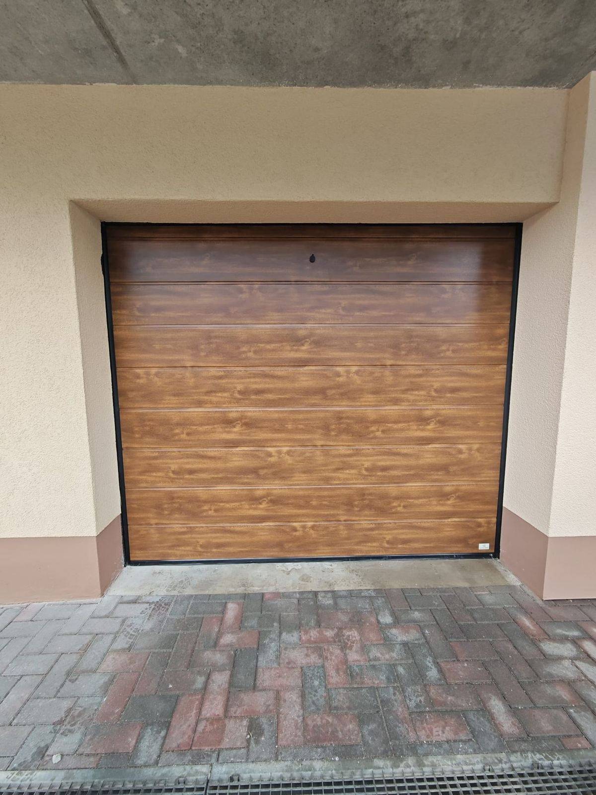 Sektionaltor holzoptik golden oak altbau – Bauelemente Güntert