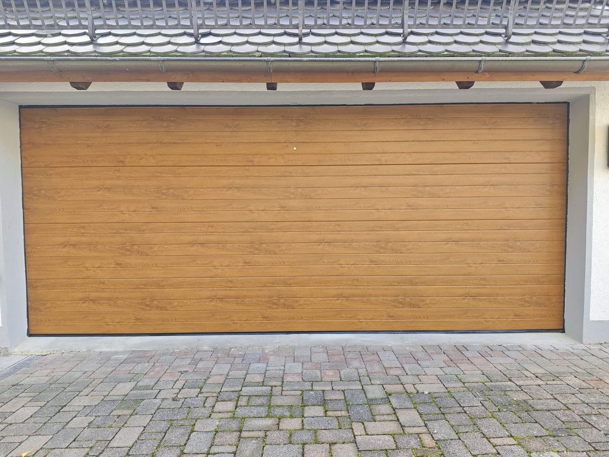 Sektionaltor holzoptik golden oak doppelgarage – Bauelemente Güntert