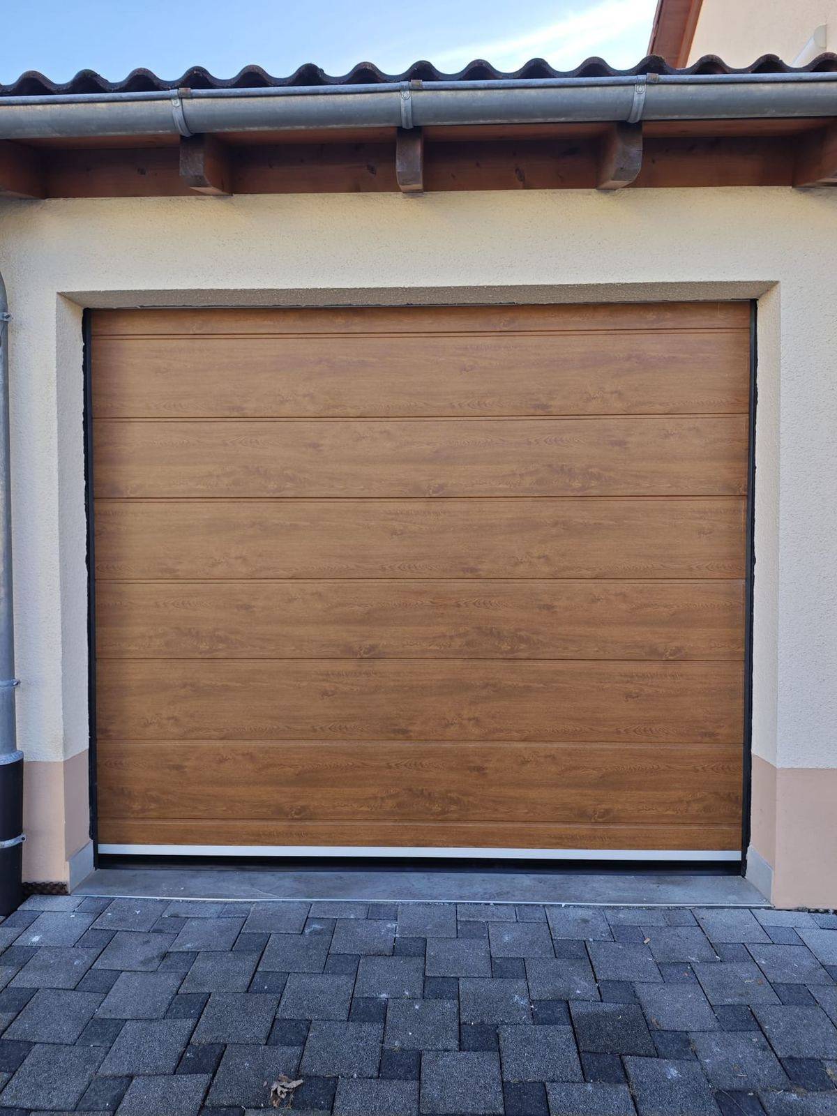 Sektionaltor holzoptik golden oak einzelgarage – Bauelemente Güntert